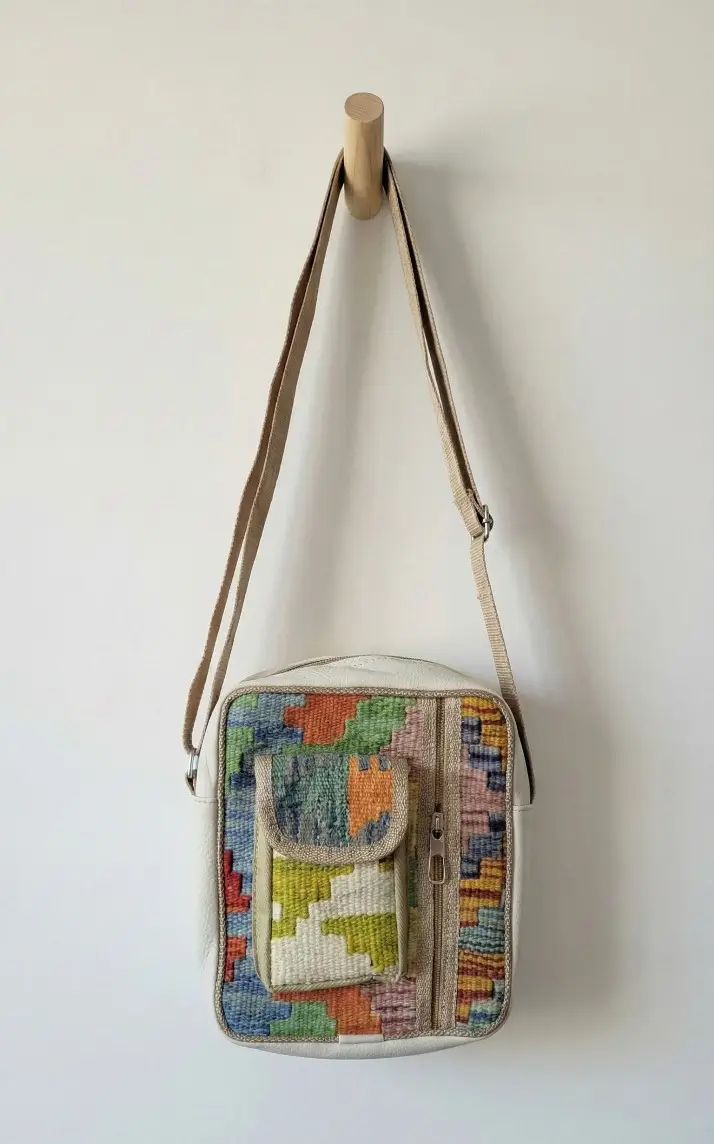 Handcrafted Kilim Crossbody Bag – Multicolor Pattern